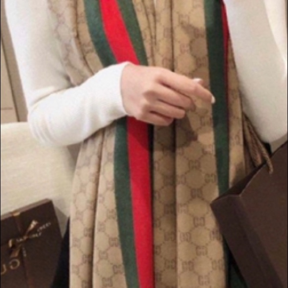 Gucci Beige Scarf with Green and Red Stripes